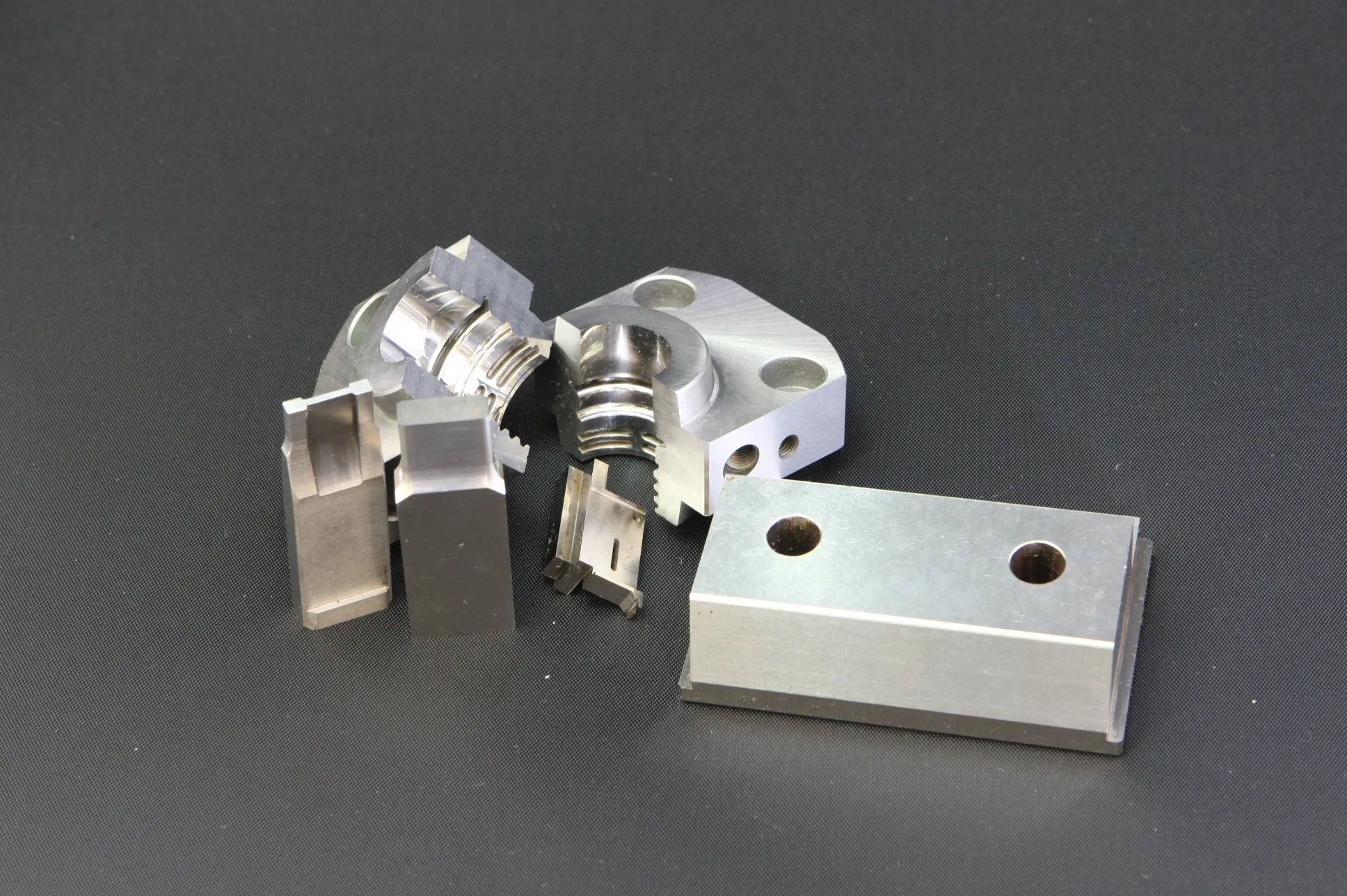 CNCラインが支える±1μmの精度