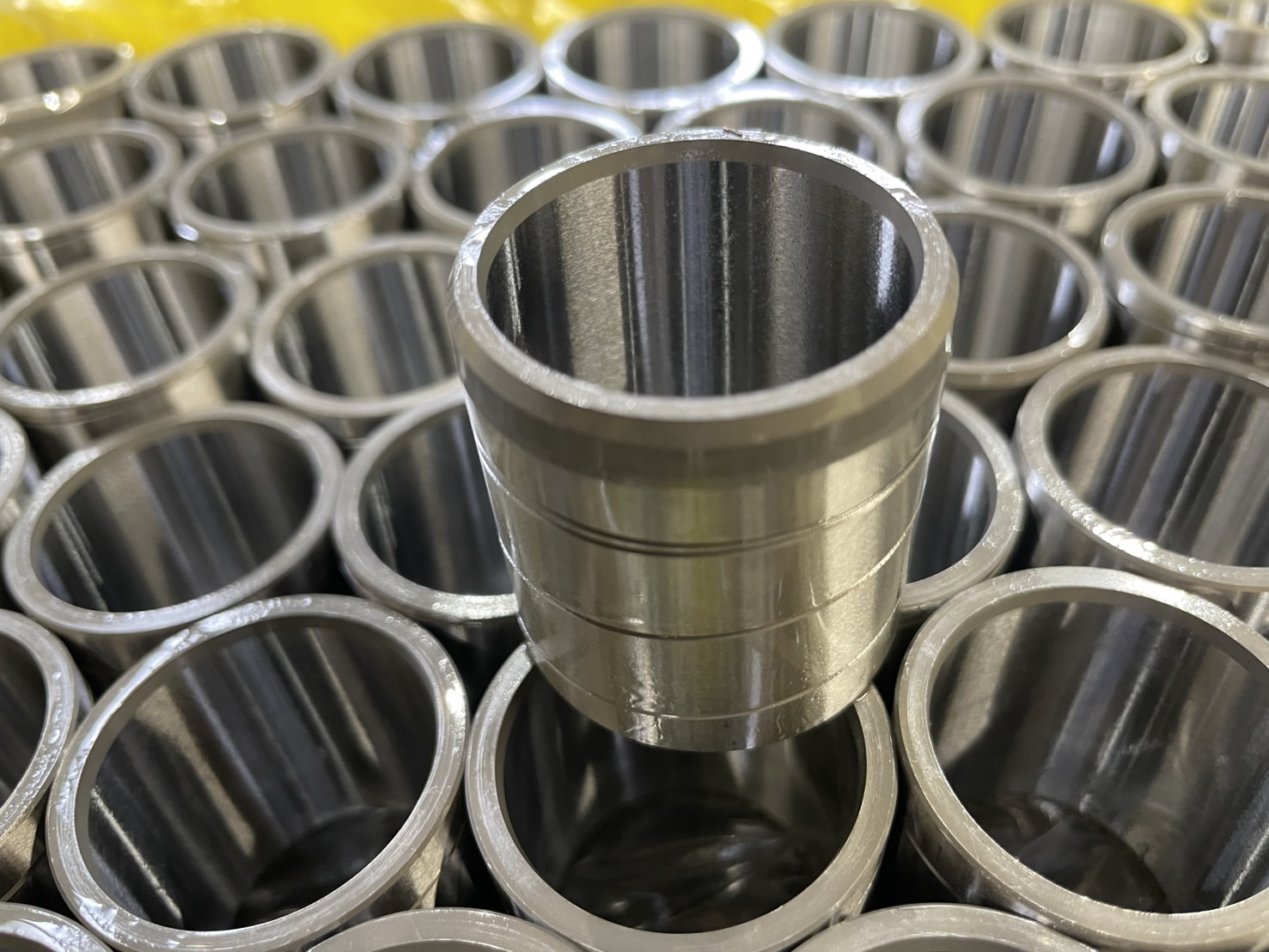 建設機械用SCMスリーブの内面研削｜0.01mm精度で200ロット安定供給